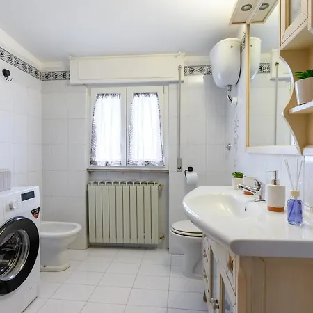 Coastal Whisper - 9 Min To Airport & 700m To Sea Apartment *