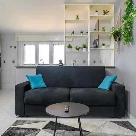 Coastal Whisper - 9 Min To Airport & 700m To Sea Apartment Focene