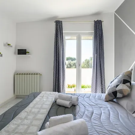 Coastal Whisper - 9 Min To Airport & 700m To Sea Apartment